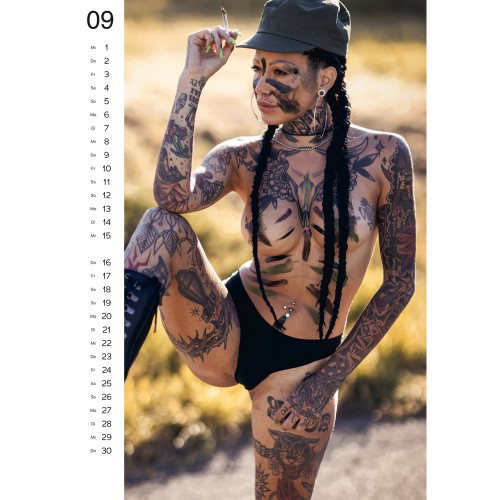 Tattoo Girls erotisk kalender 2027 – vågad väggkalender med tatuerade modeller och heta bilder