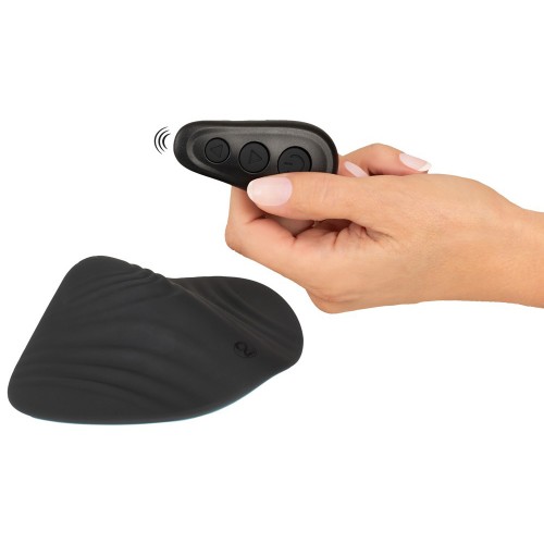Couples Choice Lay-On Remote Control Couple Vibrator fjärrstyrd ridleksak med 2 motorer och anatomiskt formade stimulationsvågor för fitta och klitoris