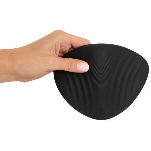Couples Choice Lay-On Remote Control Couple Vibrator fjärrstyrd ridleksak med 2 motorer och anatomiskt formade stimulationsvågor för fitta och klitoris