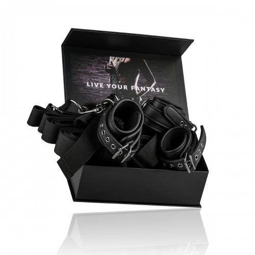 EasyToys Black Fetish Under The Mattress Restraint Set svart – sängbondage med justerbara remmar under madrassen och bojor för handleder och fotleder