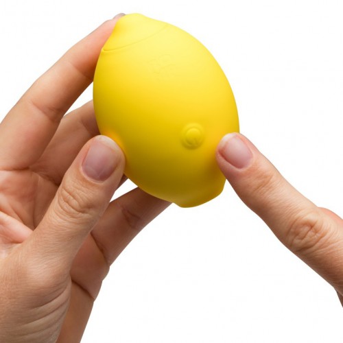 ROMP Lemon Crush gul lufttrycksvibrator med Pleasure Air-teknologi – citronformad klitorisstimulator med 14 intensiteter och vattentät design