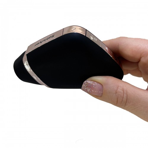 Satisfyer Love Triangle svart klitorisstimulator med tryckvågor, vibrationer och appstyrning via Satisfyer Connect