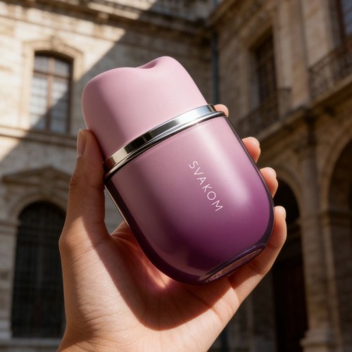 SVAKOM Klitty lavendel klitorisstimulator med slickande rörelser, vibrationer och tryckvågor – appstyrning via Svakom App
