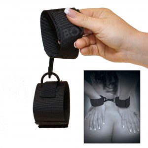 Bondage Black Velcro Cuffs - Kraftiga Handbojor I Nylon